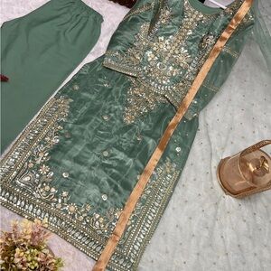 Elegant Green Embroidered Dress with Gold Accents in jimmy choo fabric